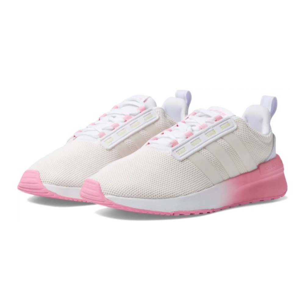 NWT adidas
Racer Sneaker